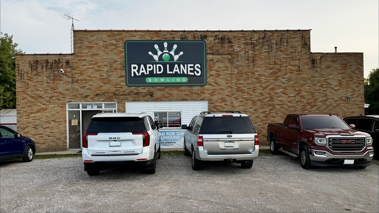 Exterior of Rapid Lanes Bowling in Iroquois Illinois